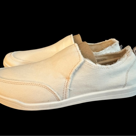 NWT Vionic Beach Womens Malibu White Slip-On Sneakers 9 Medium - Picture 2 of 11